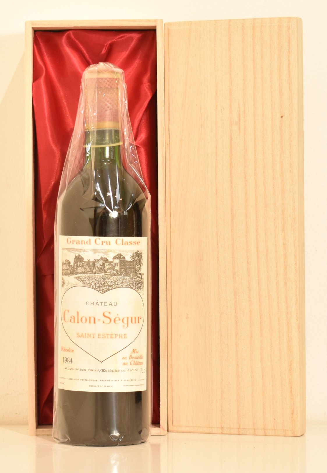 １９８４年　シャトー・カロン・セギュール（愛を伝えるハートのラベルのワイン）（ラベルの状態をご確認ください）　ワイン