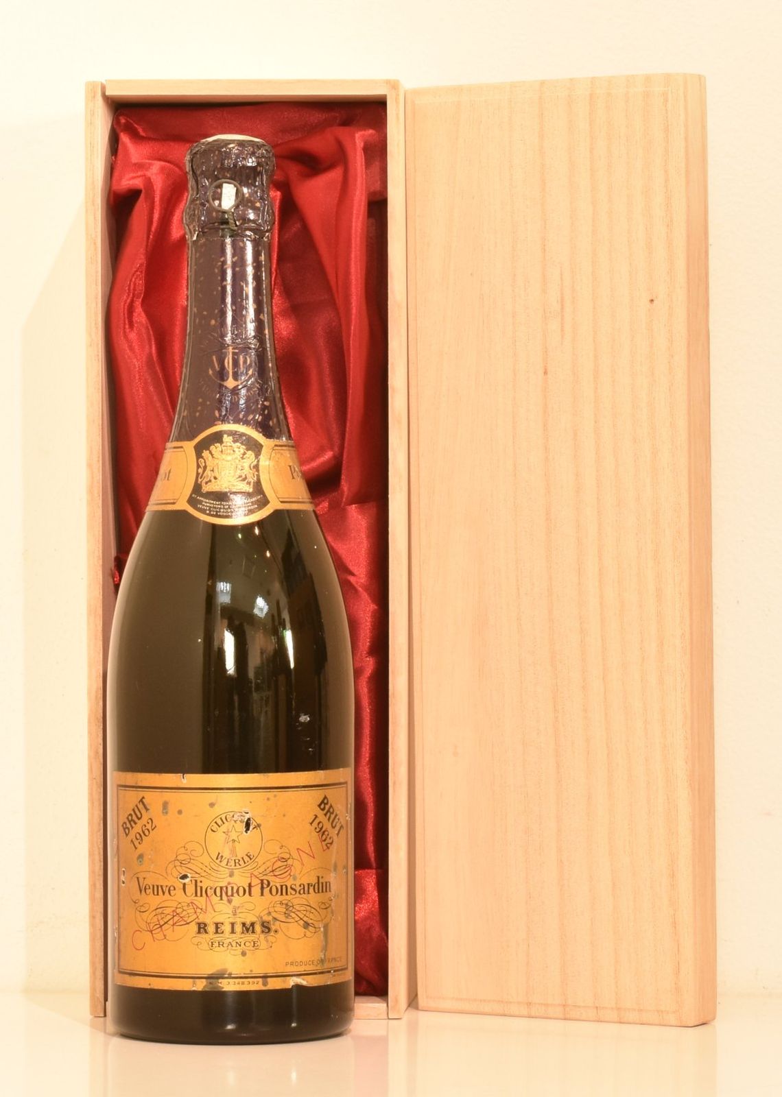 Veuve Clicquot Ponsardin ヴーヴ・クリコ ポンサルダン購入考えています