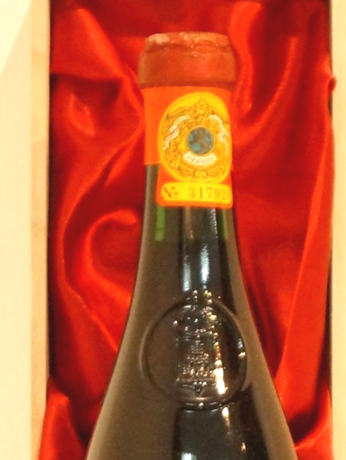 １９５８年 フォンタナフレッダ バローロ 赤ワインの液面画像