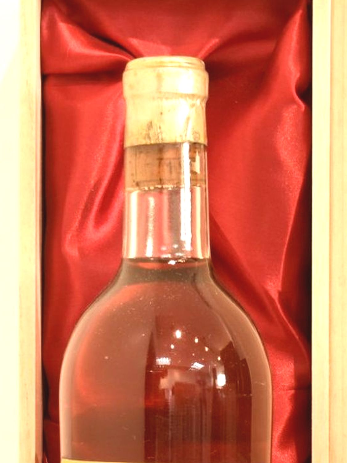 １９５０年 シャトー・ジレ（甘口貴腐ワイン）（②ラベルの状態をお確かめください）の液面画像