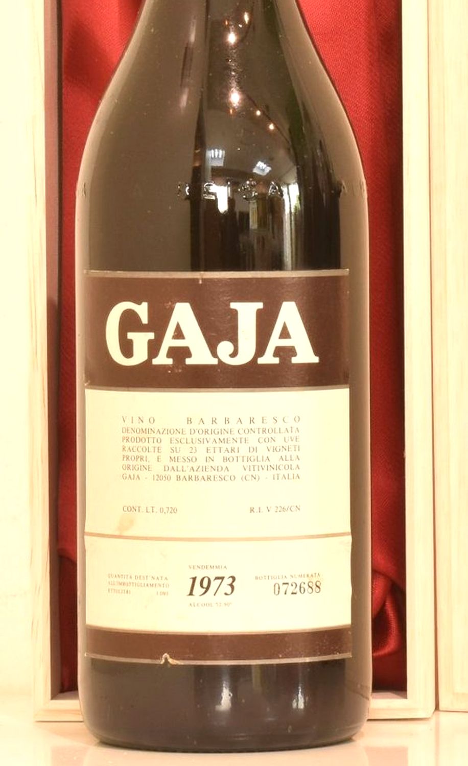 １９７３年 ガヤ・バルバレスコ 赤ワインのラベル画像