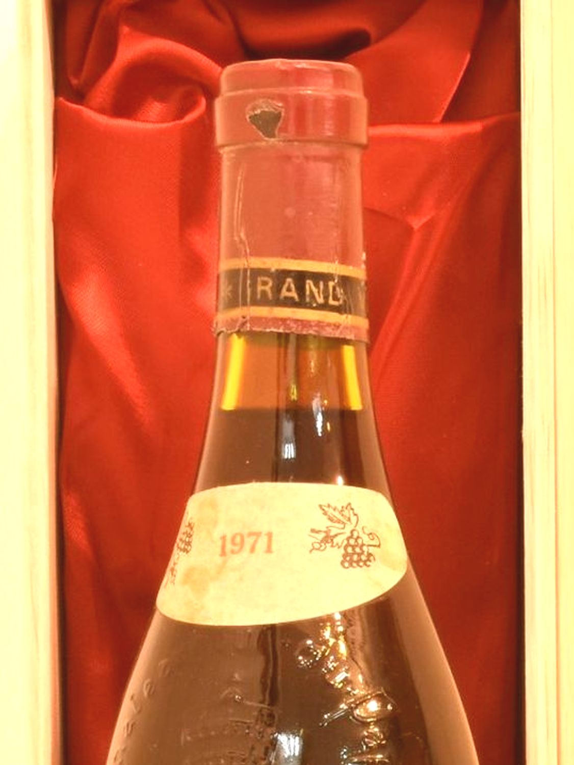 １９７１年 シャトーヌフ・デュ・パープ プティ・ガルディオル 赤ワインの液面画像