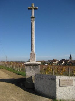 ロマネコンティの畑の有名な十字架