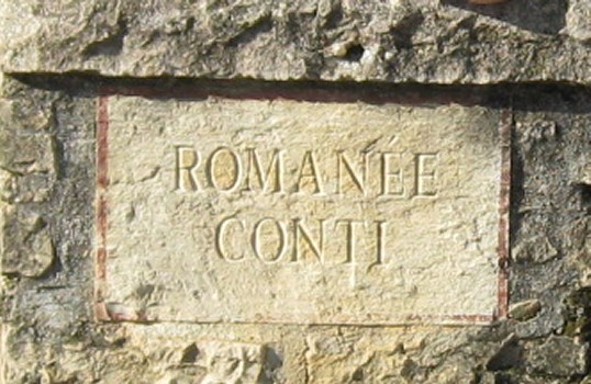 石垣に刻み込まれたロマネコンティの文字