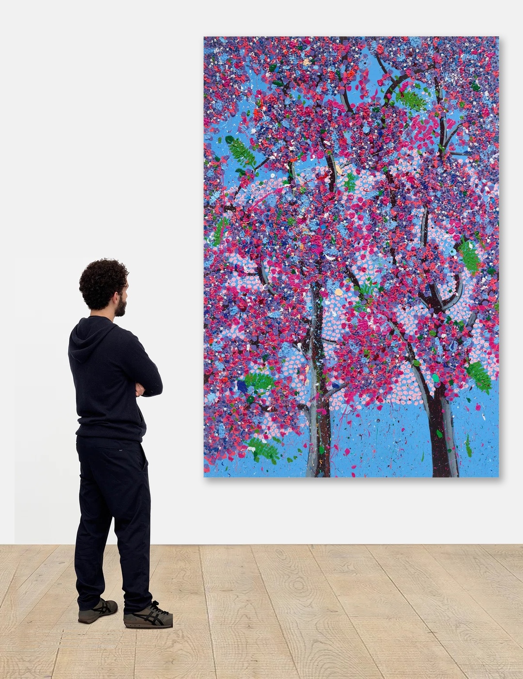 公式展示スケール（実寸198cm 人物対比）
