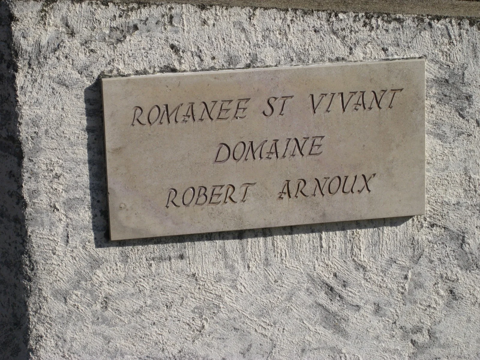 ROMANÉE-SAINT-VIVANT Domaine Robert Arnouxの石碑