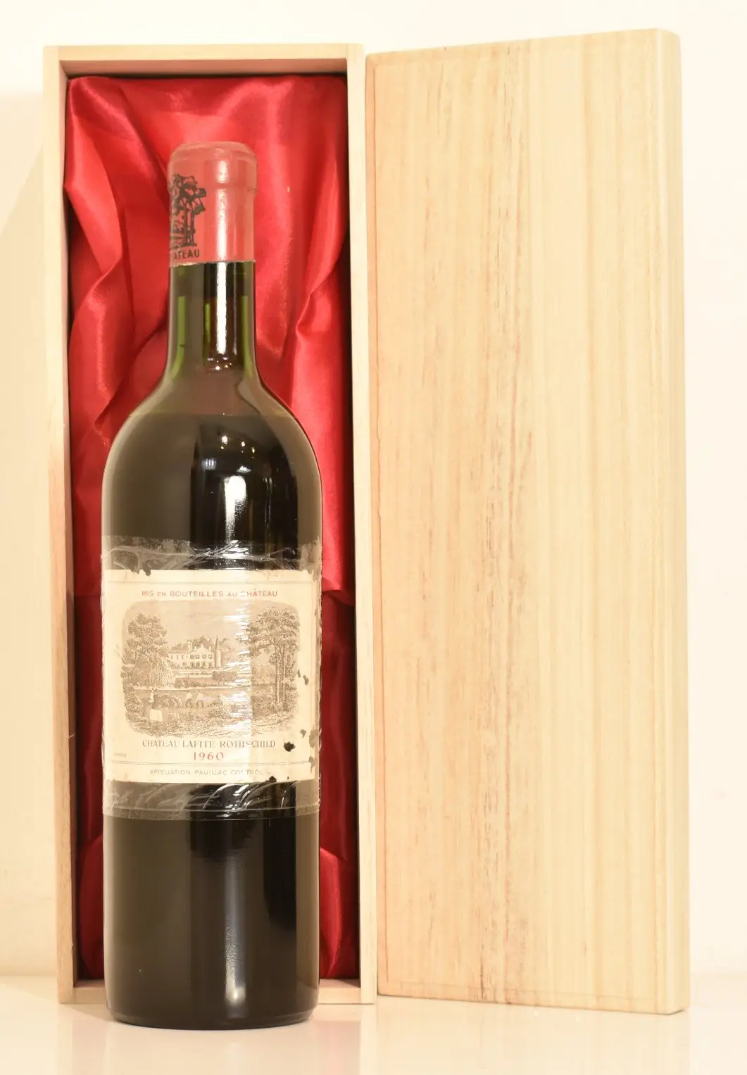 １９６０年 シャトー・ラフィット・ロートシルト (ラベルの状態をご確認ください ２） 赤ワイン
