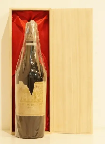 １９６１年　シャトー・オーブリオン　（液面とラベルをご確認ください）