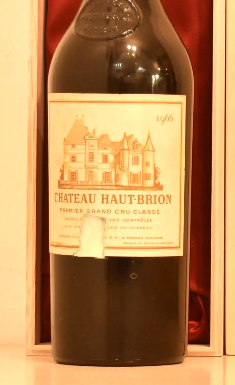 1966年 シャトー・オーブリオン (ラベルの状態をご確認ください ①